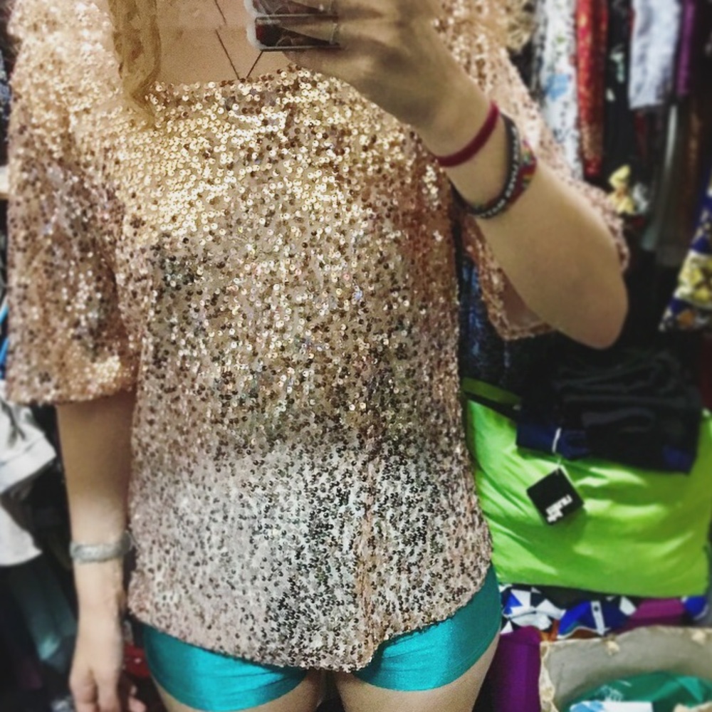🚫SOLD🚫Flashy Sequin Rose Gold Top✨✨